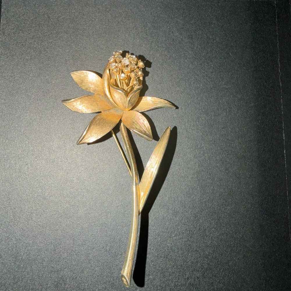 Judy Lee Vintage Long brooch with Rhinestones